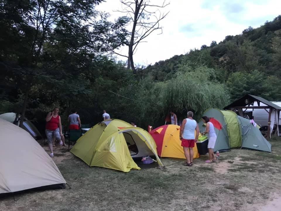 Camping In Clisura Dunarii Eselnita Exterior photo